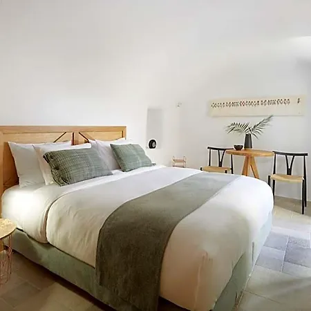 Yellow Orchid Cycladic House Hotel