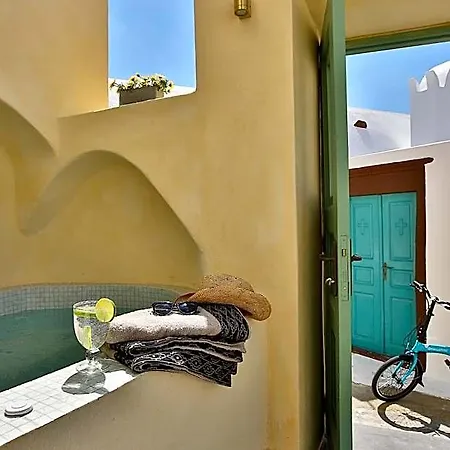 Yellow Orchid Cycladic House Отель Санторини