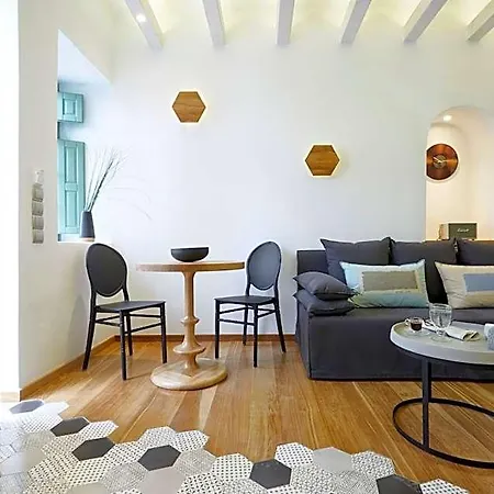 Yellow Orchid Cycladic House Отель 4*