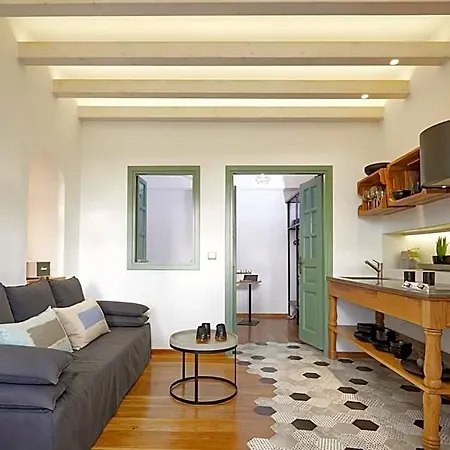 Yellow Orchid Cycladic House Отель Санторини